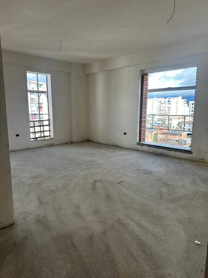 Tirane, shitet apartament 2+1+Aneks+Ballkon , 89 m² 134.000 €
