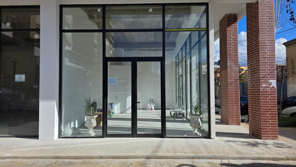 Tirane, jepet me qera ambjent biznesi Kati 0, 45 m² 750 €
