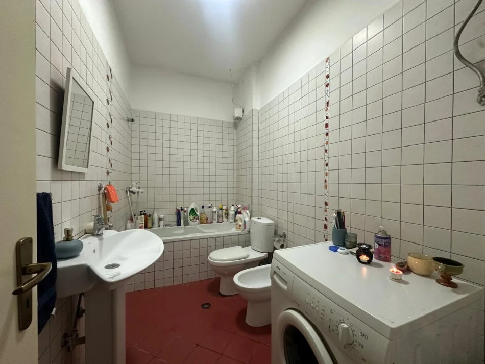 Tirane, shitet apartament 1+1 Kati 4, 68 m² 98.000 € (FRESK)