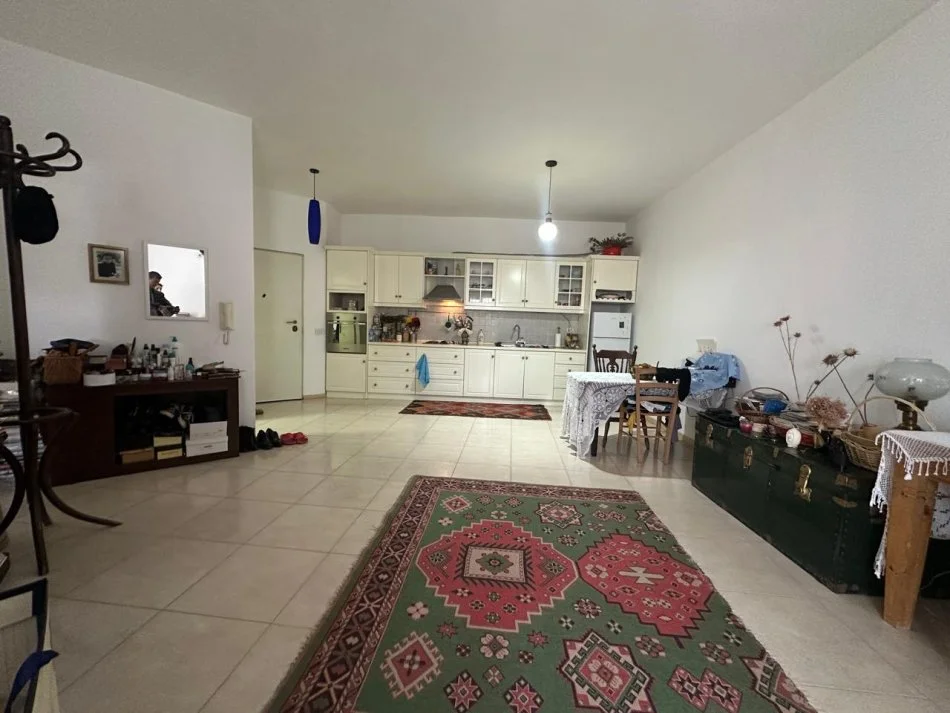 Tirane, shitet apartament 1+1 Kati 4, 68 m² 98.000 € (FRESK)