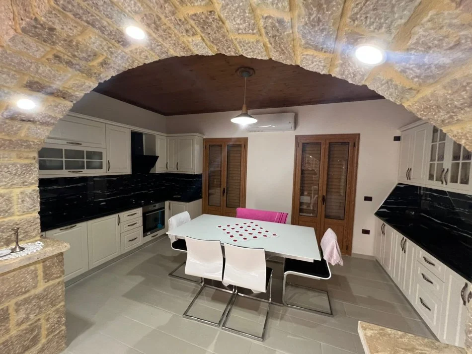 Vlore, jepet me qera Vile 2+1+Ballkon Kati 3, 350 € 