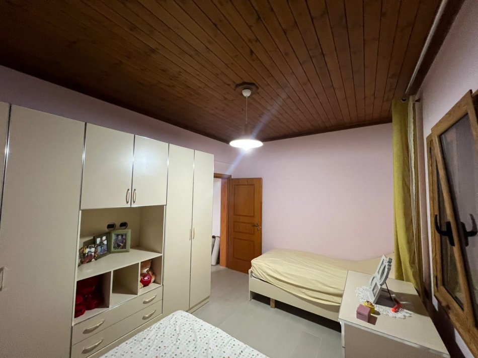 Vlore, jepet me qera Vile 2+1+Ballkon Kati 3, 350 € 