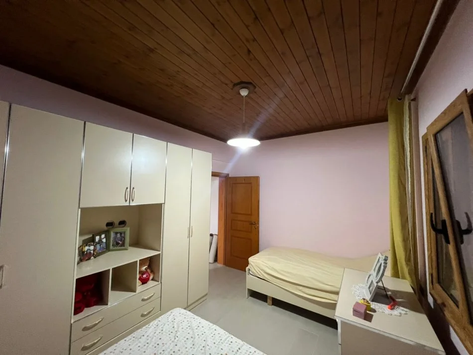 Vlore, jepet me qera Vile 2+1+Ballkon Kati 3, 350 € 