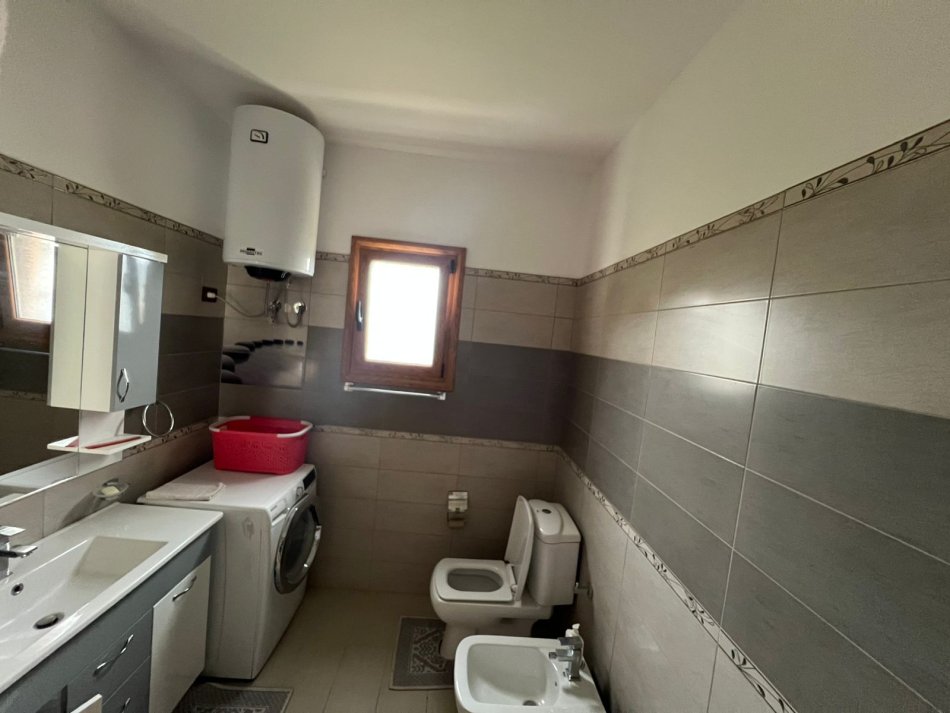 Vlore, jepet me qera Vile 2+1+Ballkon Kati 3, 350 € 