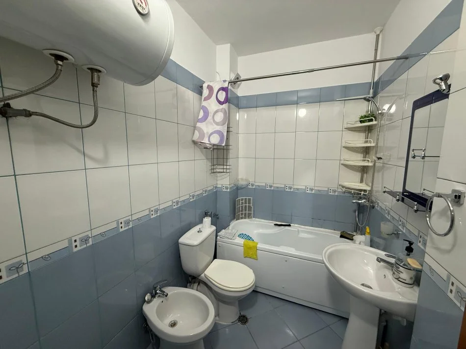 Tirane, jepet me qera apartament 2+1 Kati 4, 85m² 500 € (Tek Rruga Riza Cerova, Tiranë)