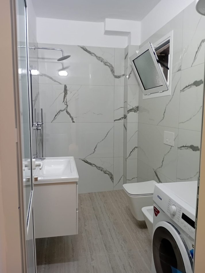 Vlore, shitet apartament 2+1+Ballkon Kati 9, 230.000 € 