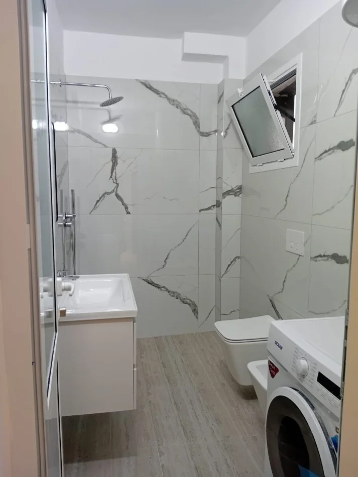 Vlore, shitet apartament 2+1+Ballkon Kati 9, 230.000 € 