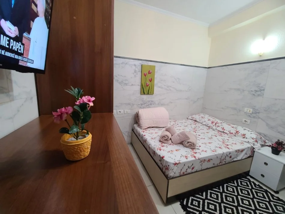 Tirane, jap me qera garsonier 1+1 Kati 1, 36 m² 300 € (Rruga gjon mili)