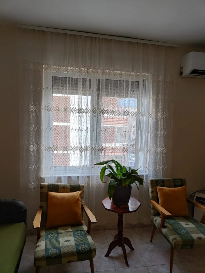 Tirane, jepet me qera apartament 1+1 Kati 4, 60 m² 420 € (Afer me shkollen kongresi i lushnjes)