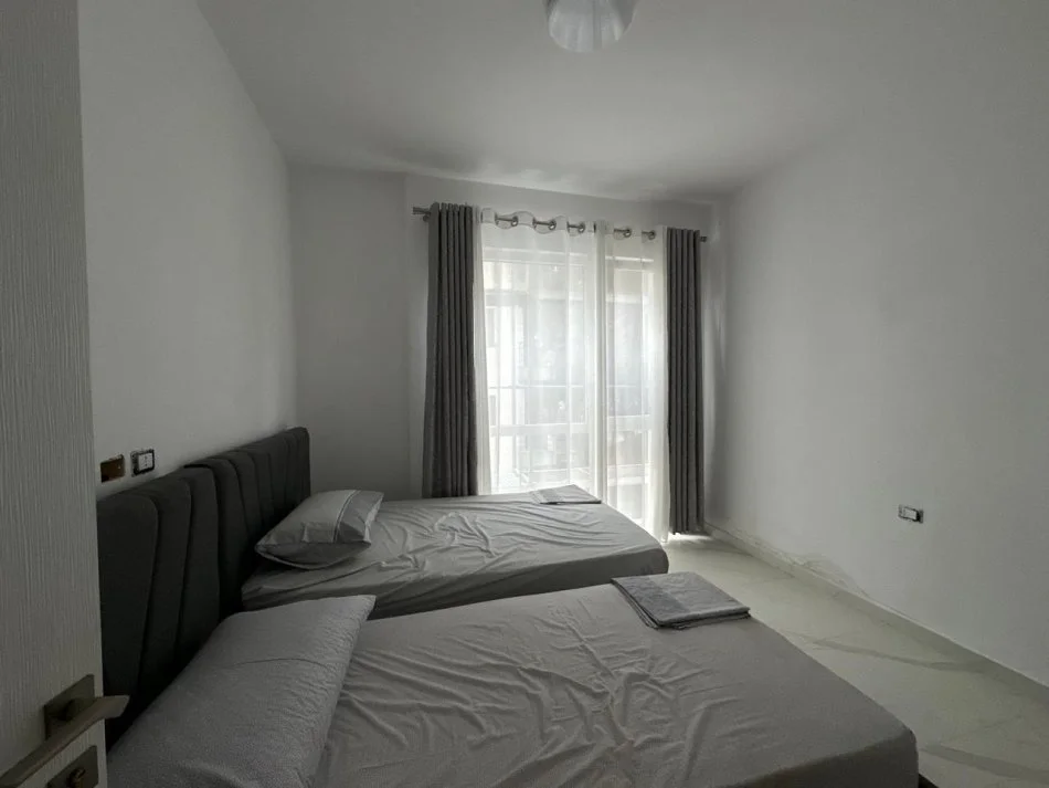 Shes Apartment 20m large nga deti plazh Mali Robit Golem