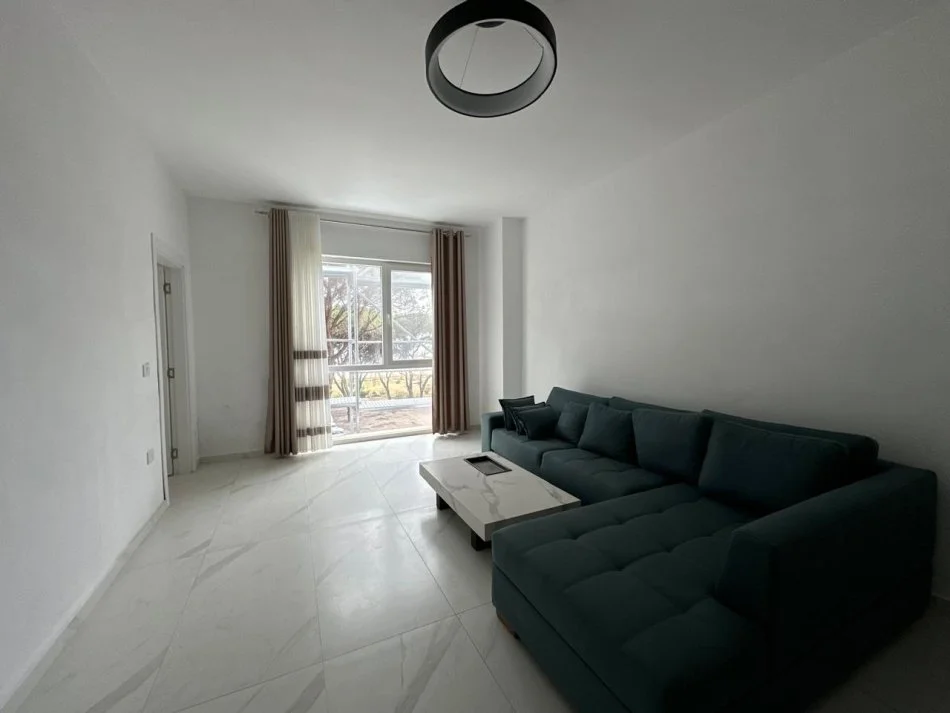 Shes Apartment 20m large nga deti plazh Mali Robit Golem