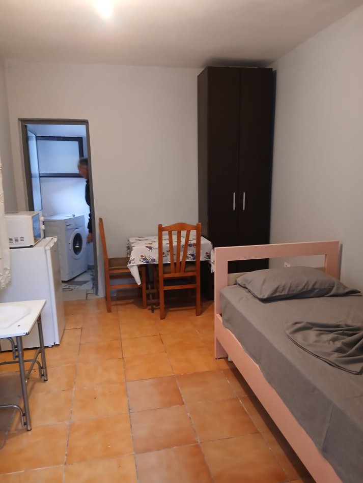 Tirane, jepet me qera garsonier 1+1 Kati 0, 17 m² 149 € 