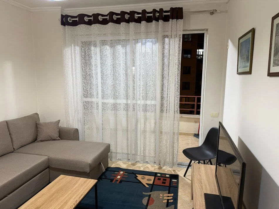 Tirane, jepet me qera apartament 1+1+Aneks+Ballkon Kati 5, 65 m² 40.000 € (Rruga Tre Dëshmorët)