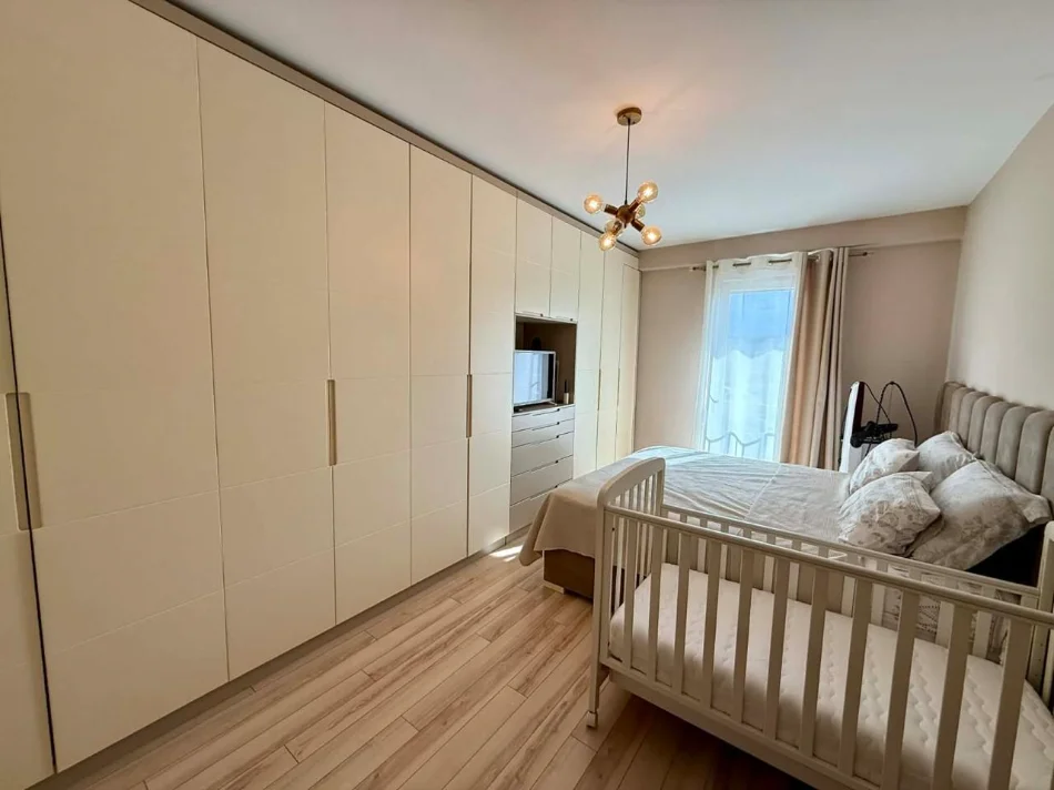 Tirane, shitet apartament 1+1+Aneks+Ballkon Kati 4, 99 m² 435.000 € (Qytet Studenti)