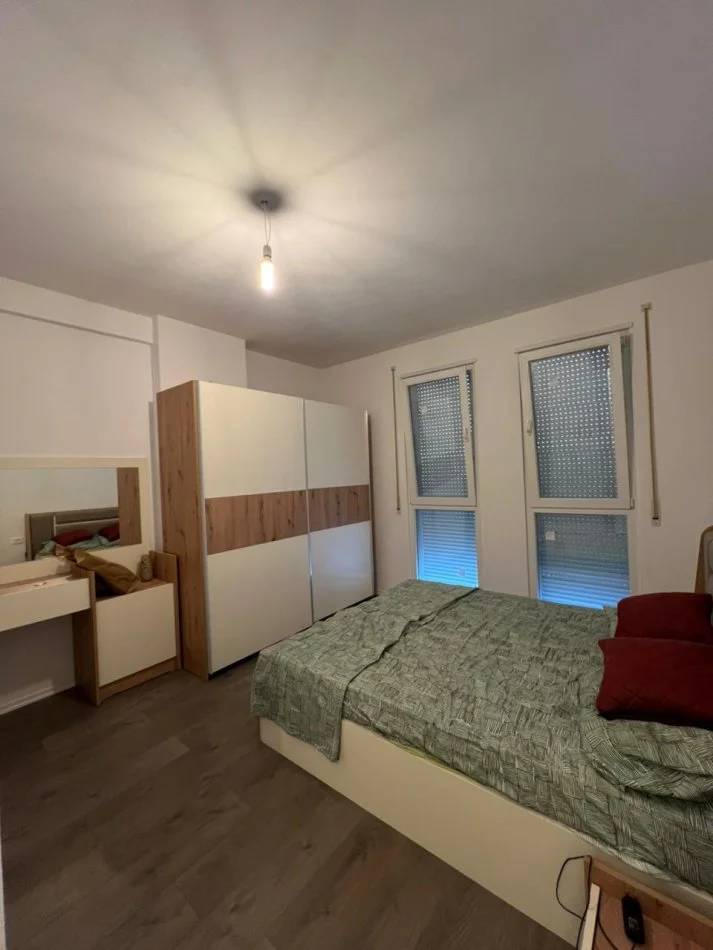 Tirane, jepet me qera apartament 2+1+Ballkon , 86 m² 500 € (City park)