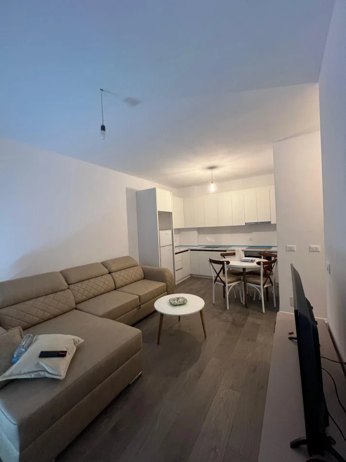 Tirane, jepet me qera apartament 2+1+Ballkon , 86 m² 500 € (City park)