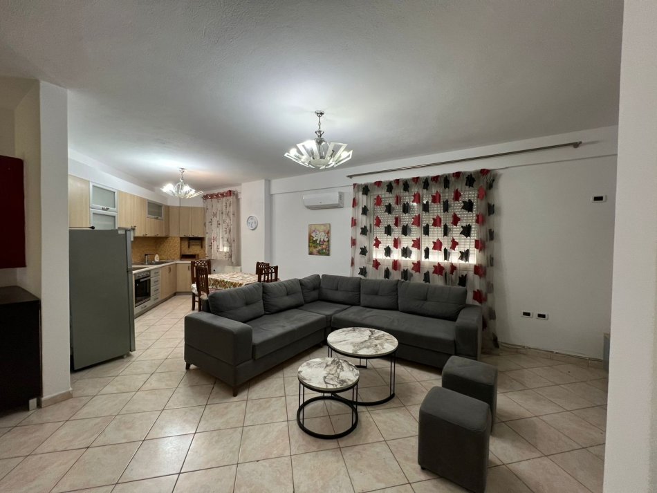 Tirane, jepet me qera ambjent biznesi Kati 1, 127 m² 1.200 € (Tek garda 6 kateshet Tirane e re)