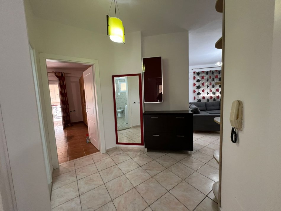 Tirane, jepet me qera ambjent biznesi Kati 1, 127 m² 1.200 € (Tek garda 6 kateshet Tirane e re)