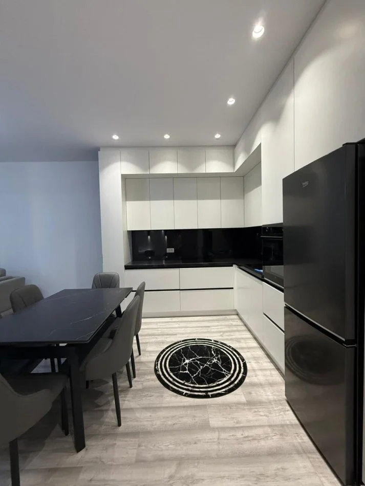 Tirane, jepet me qera apartament 2+1+Ballkon Kati 5, 90 m² 800 € (Tek Emerald Center, Rruga 5 Maj, Tiranë)
