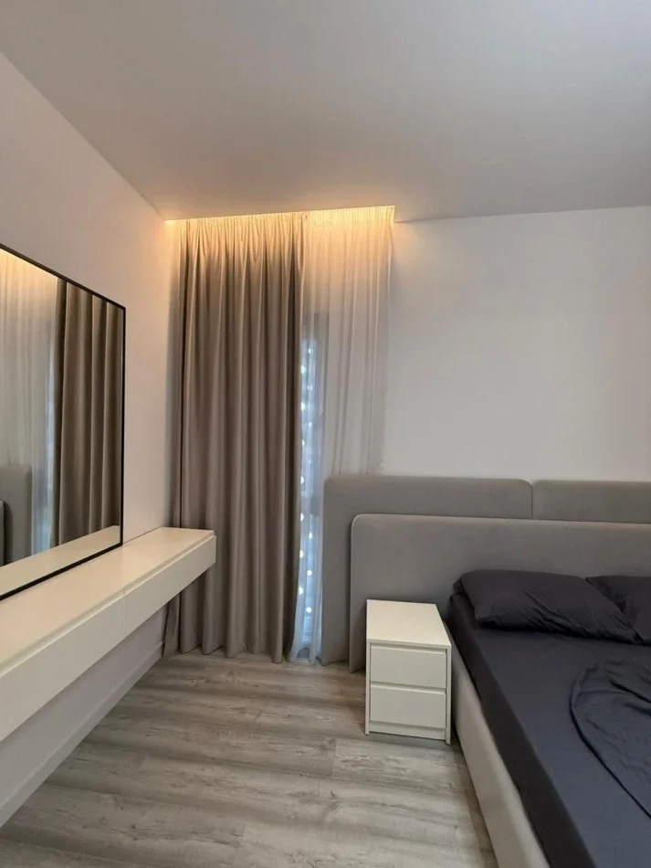 Tirane, jepet me qera apartament 2+1+Ballkon Kati 5, 90 m² 800 € (Tek Emerald Center, Rruga 5 Maj, Tiranë)