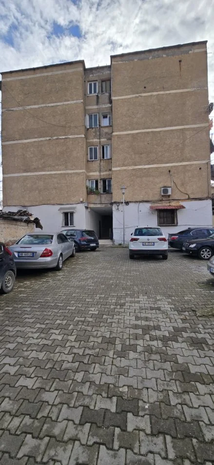 Tirane, shitet apartament 3+1 , 75 m² (Brrake Tirane)