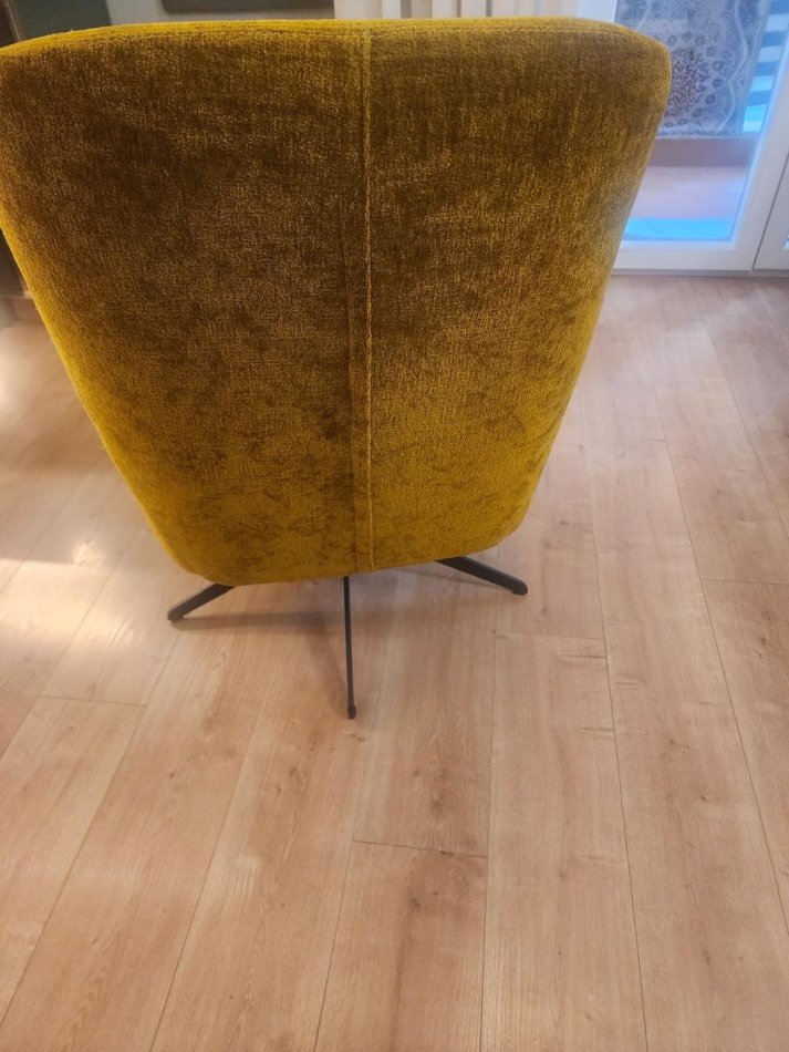 Tirane, shes Kolltuk rrotullues 1 €