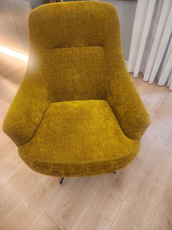 Tirane, shes Kolltuk rrotullues 1 €