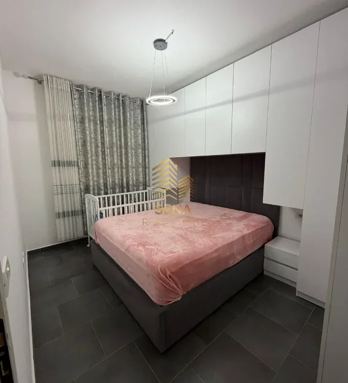Tirane, jepet me qera apartament 2+1+Ballkon Kati 3, 88 m² 500 € (Shkoze, Kompleksi Tom Doshi)