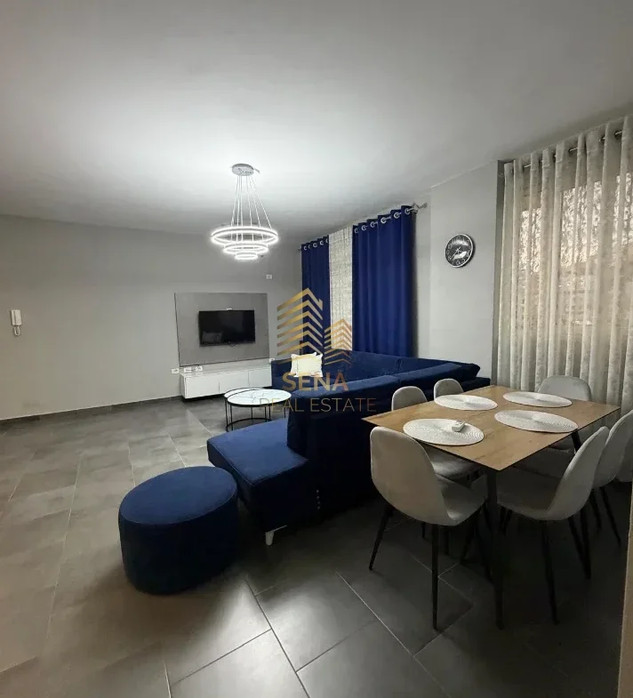 Tirane, jepet me qera apartament 2+1+Ballkon Kati 3, 88 m² 500 € (Shkoze, Kompleksi Tom Doshi)