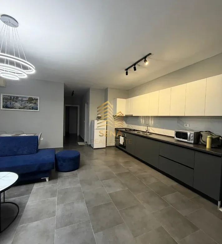 Tirane, jepet me qera apartament 2+1+Ballkon Kati 3, 88 m² 500 € (Shkoze, Kompleksi Tom Doshi)