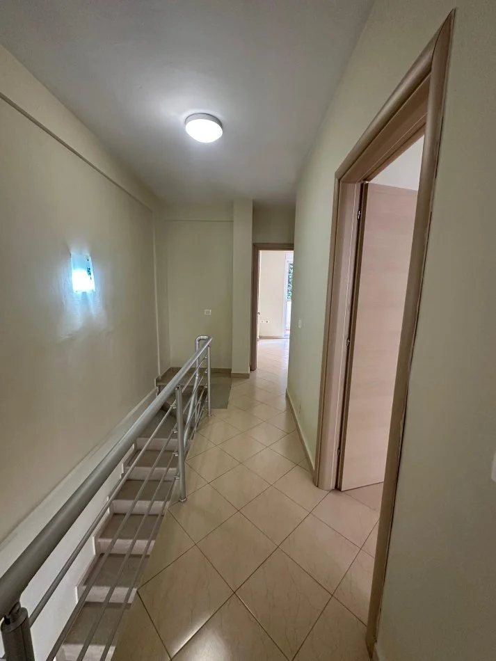 Tirane, shitet apartament duplex Dublex Kati 2, 159 m² 279.998 € (Kodr)