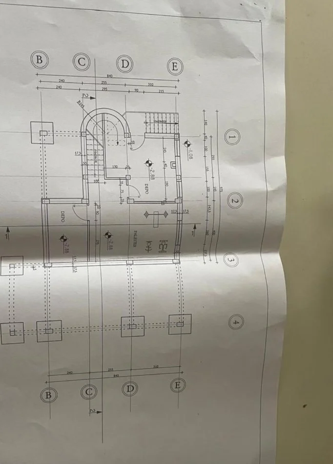 VILË LUKSOZE 3-KATËSHE ME PISHINË PËR SHITJE – Bërzhitë