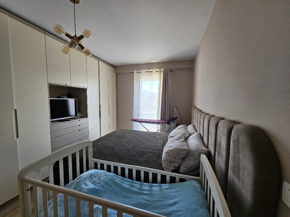 Tirane, shitet apartament 2+1 Kati 5, 98 m² 223.000 € (Qytet Studenti)