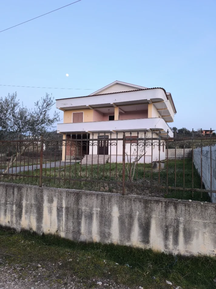 Shqiperi, shitet , (Marikaj,Vorë)