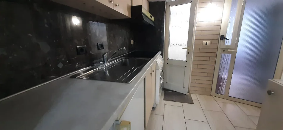 Tirane, jap me qera apartament 1+1+Ballkon Kati 2, 49 m² 370 € (Rruga 5 maji)