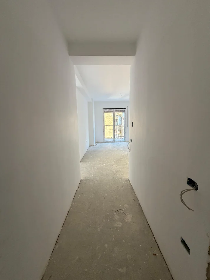 Shitet Apartament 2+1 – Ali Demi, Tregu Elektrik