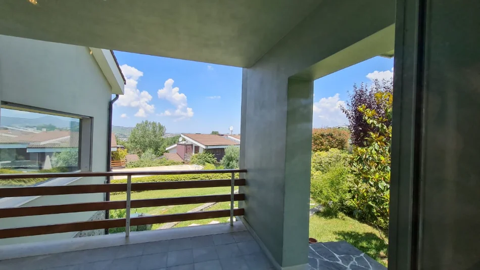 Vilë për shitje – Long Hill 1, pranë TEG