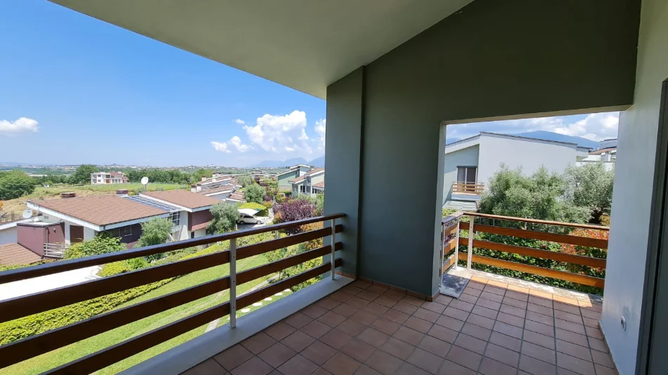 Vilë për shitje – Long Hill 1, pranë TEG