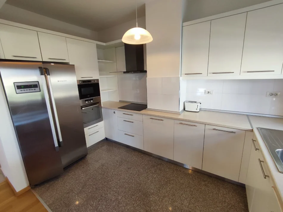 Jepet me qera apartament 2+1+Aneks+Ballkon Kati 2, 112 m² 899 € The Touch of Sun  (Rruga Ibrahim Shalqizi)