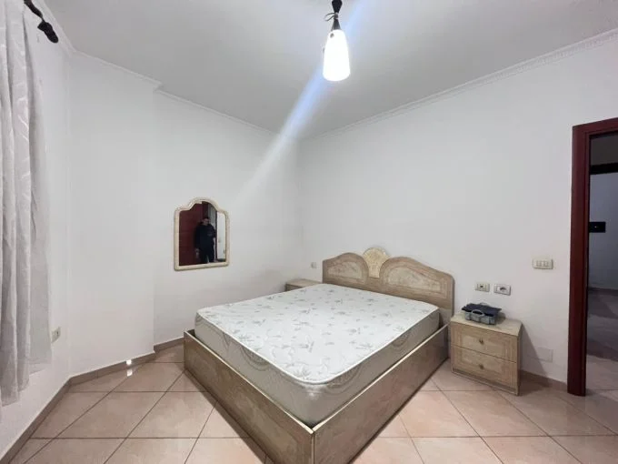 Tirane, jepet me qera apartament 1+1+Ballkon , 72 m² 480 € (Xhanfize keko)