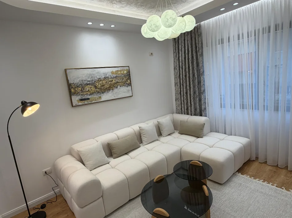 Tirane, shitet nga Pronari, pa-komision apartament 1+1+Aneks+Ballkon Kati 2, 55 m² 110.000 € (rruga besim alla)