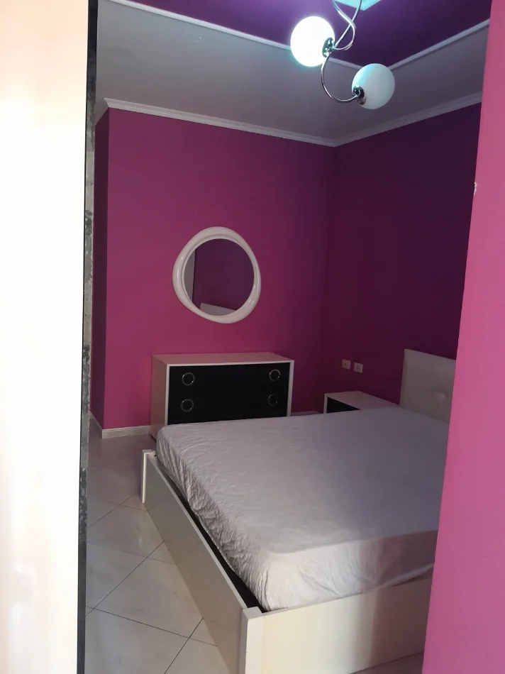 Tirane, jepet me qera apartament 2+1+Ballkon Kati 8, 112 m² 500 € (Rruga 3 deshmoret)
