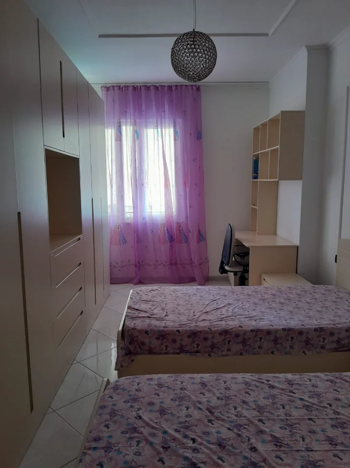 Tirane, jepet me qera apartament 2+1+Ballkon Kati 8, 112 m² 500 € (Rruga 3 deshmoret)