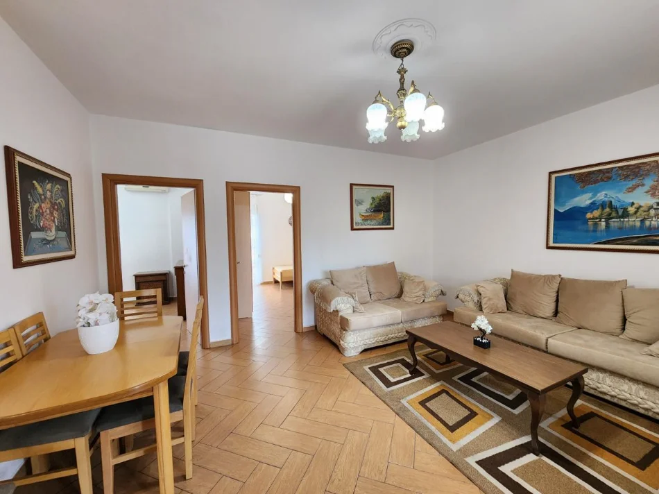 Tirane, jepet me qera apartament 2+1+Ballkon Kati 7, 115 m² 750 € (Selvia)