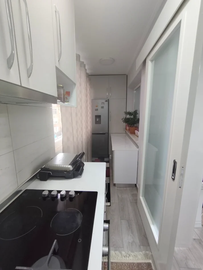 Tirane, jepet me qera apartament 1+1 Kati 5, 55 m² 500 € (Zonja Curre)