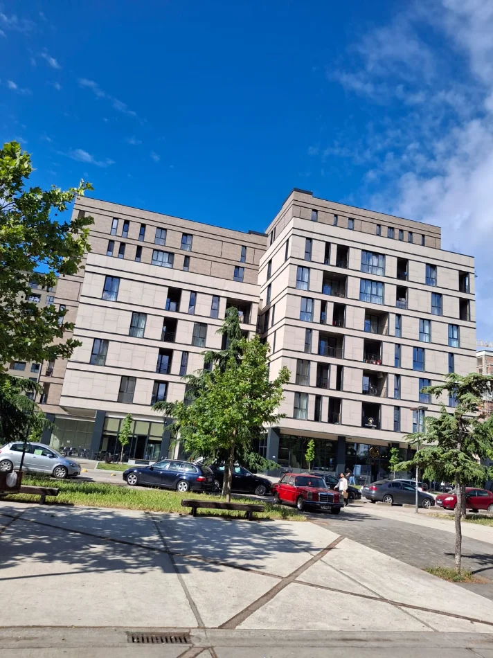 Tirane, jepet me qera 2+1 Kati 4, 110 m² 700 € (Rr E. dafinave)