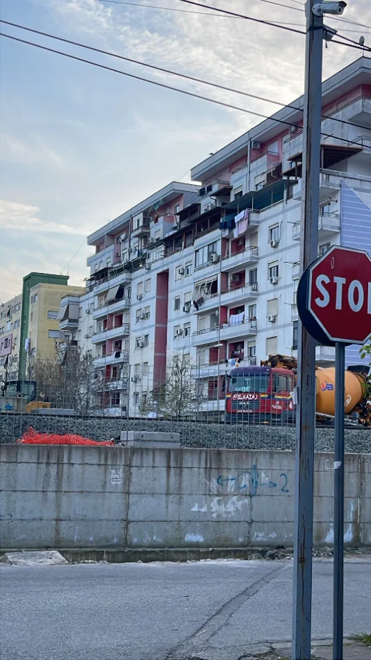 Tirane, shitet nga Pronari, pa-komision apartament 2+1+Ballkon Kati 6, 98 m² 140.000 € (kthesa e kamzes)