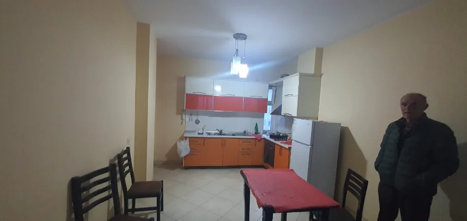 Tirane, shitet nga Pronari, pa-komision apartament 2+1+Ballkon Kati 6, 95 m² 135.000 € (kthesa e kamzes)