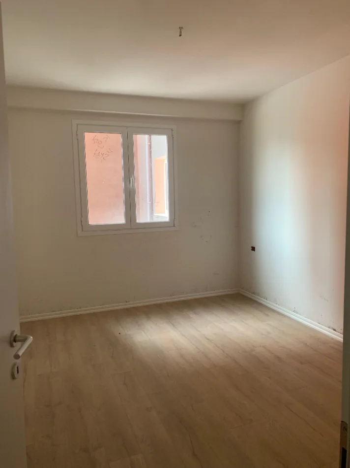 Tirane, shitet apartament 1+1+Ballkon Kati 2, 72 m² 110.500 € (Yzberisht, prane KMY)