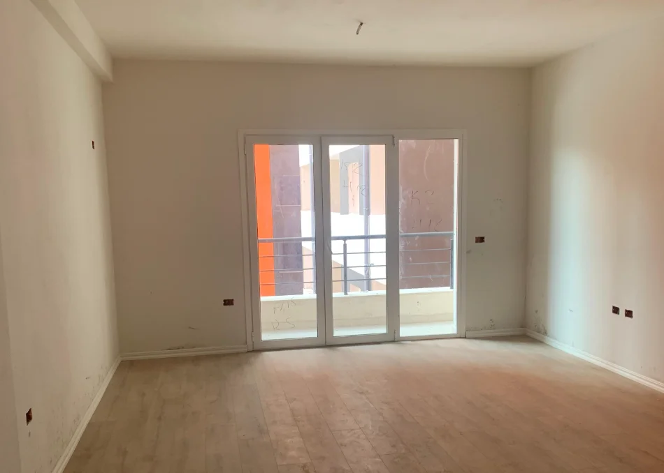 Tirane, shitet apartament 1+1+Ballkon Kati 2, 71 m² 110.500 € (Yzberisht, prane KMY)